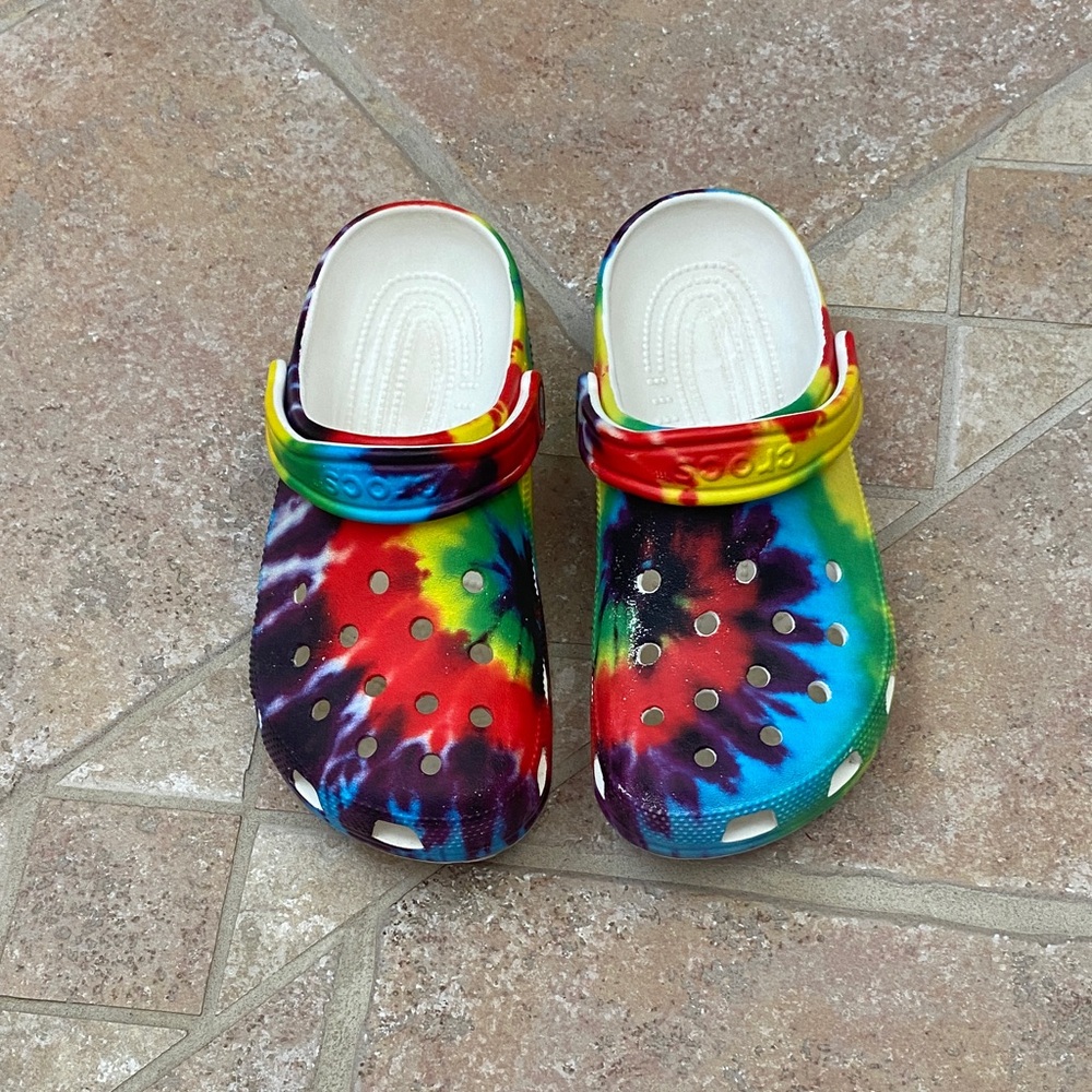 CROCS Multicolor Tie-Dye Clogs For Women or Men W8 M6